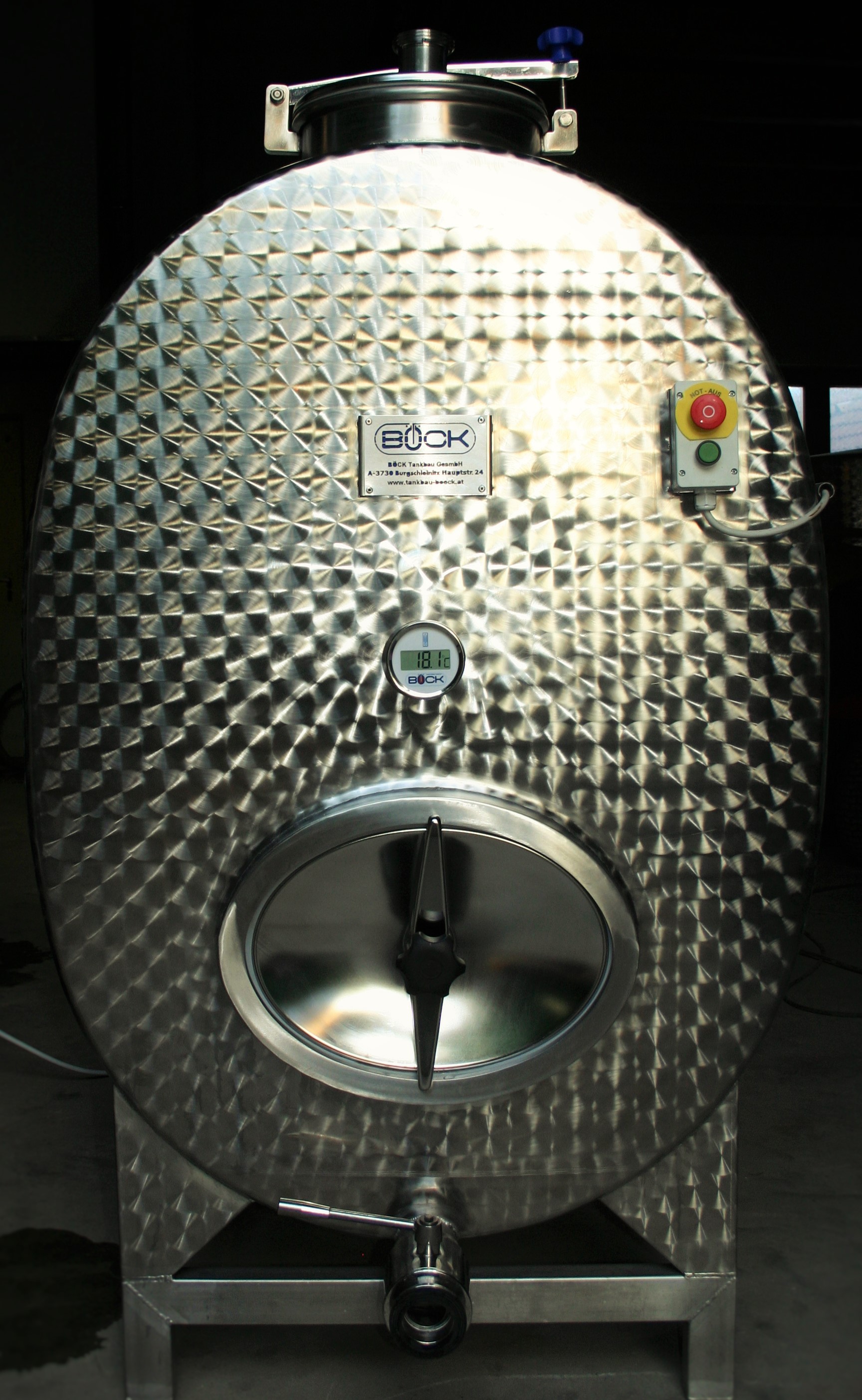 Böck Ovaltank mit Logo - Detailansicht